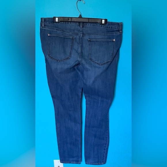 Old Navy Flirt Jeans - Picture 3 of 4